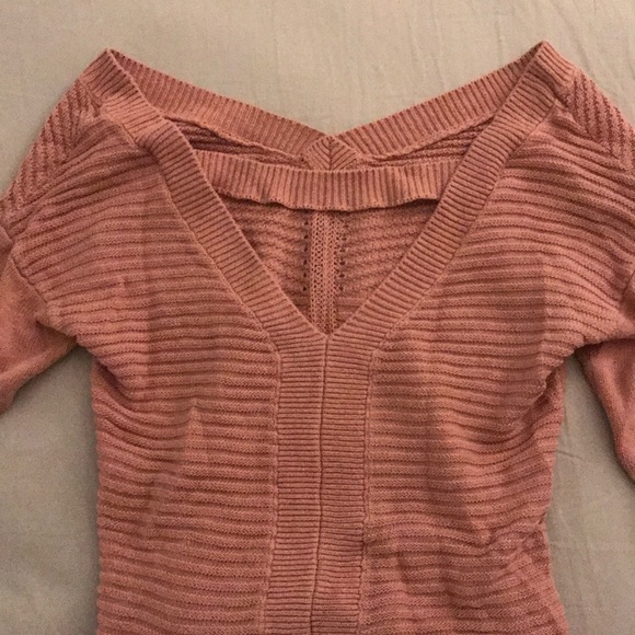 Rosy pink v neck sweater - Picture 2 of 2